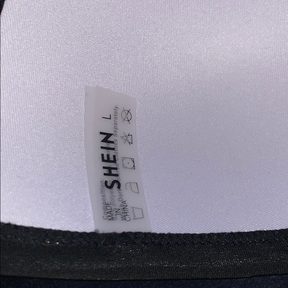 Bikini - Picture 3 of 4